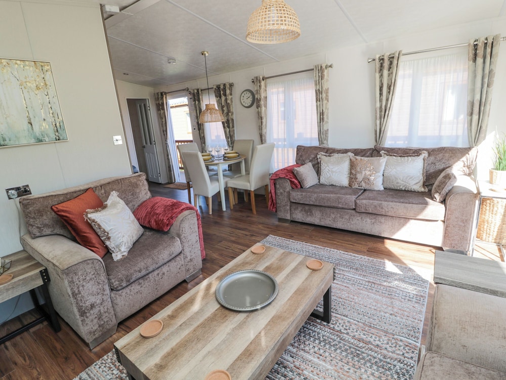 Acorn Lodge