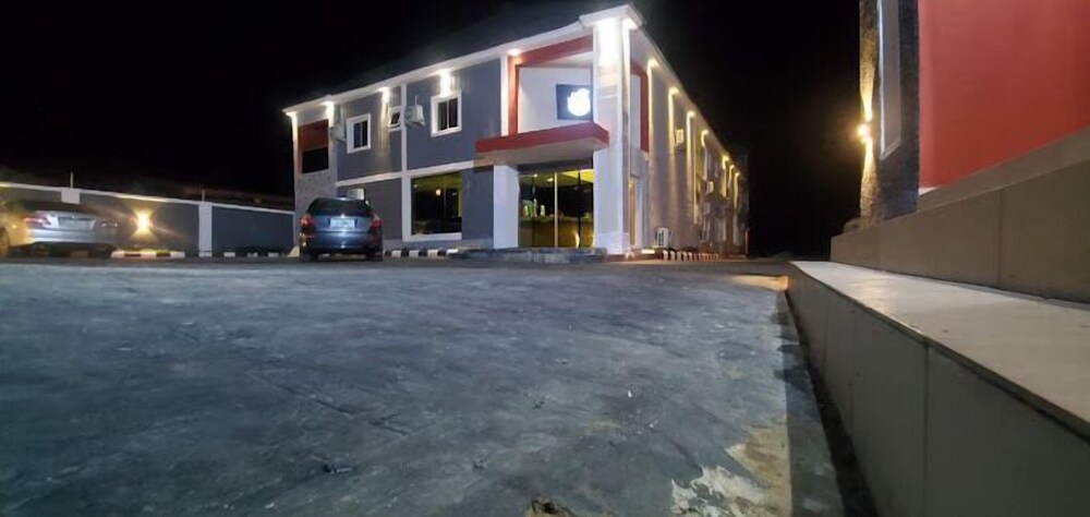 2508 Hotel and Suites Akure view 3