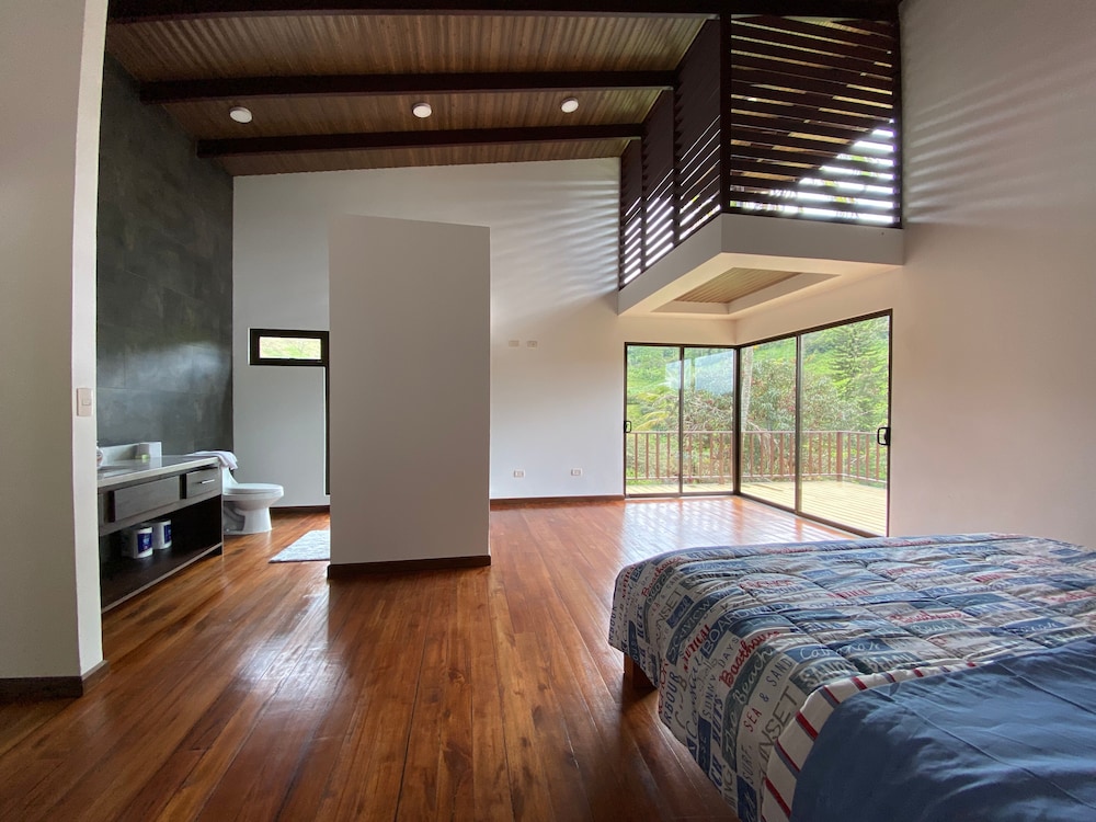 Arte de Plumas birding lodge view 2