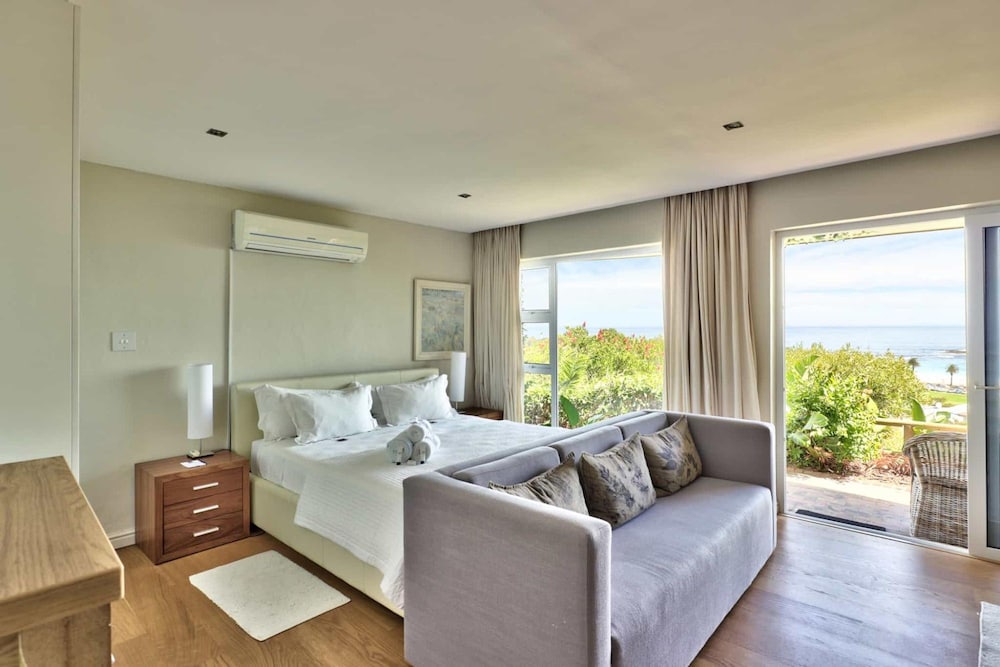 Camps Bay Home w Pool Garden Sea View Tree Villa