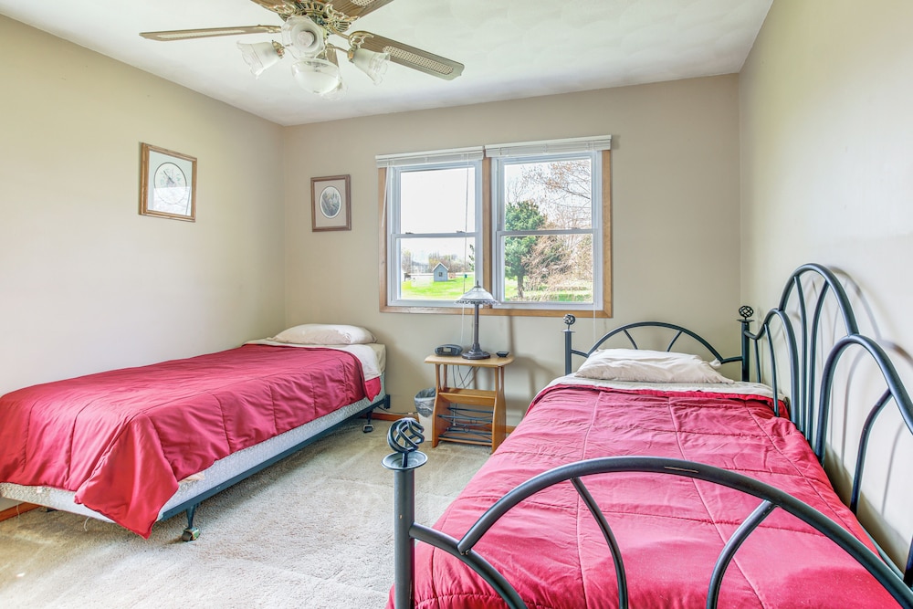 Riverfront Gem w/ Kayaks & Yard in Montrose!