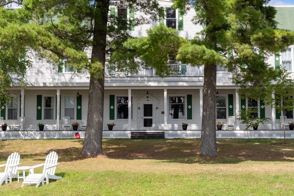 Historic Birch Lodge and Motel