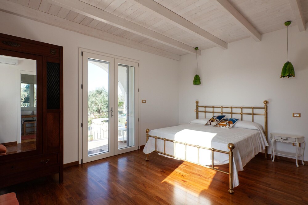 Sunny House Trilo with Pool view 5