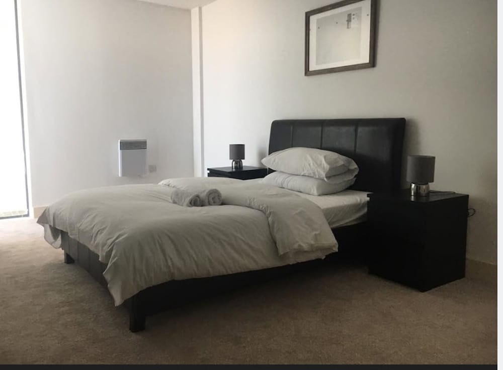 Spacious bright apartment w parking view 2