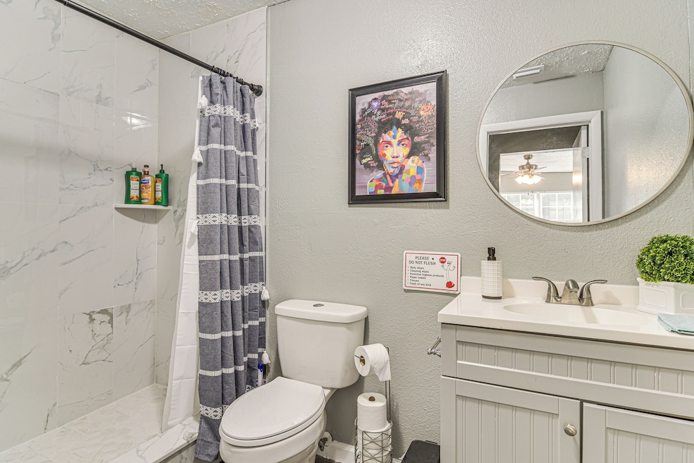 6 Mi to Busch Gardens: Family & Pet Friendly Home