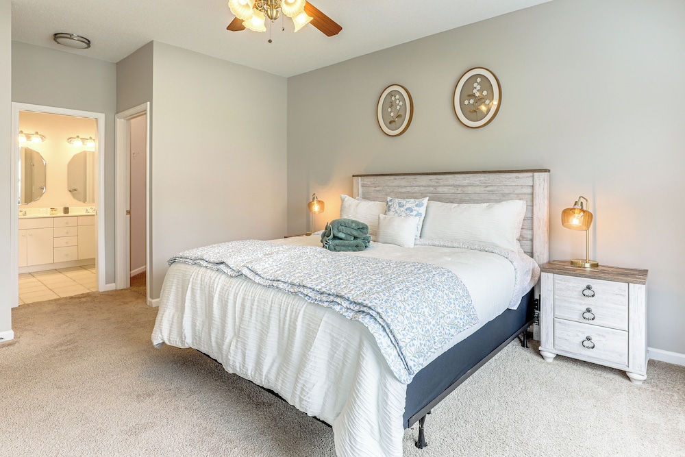 < 1 Mi to Legends Golf Resort: Condo w/ Pool!