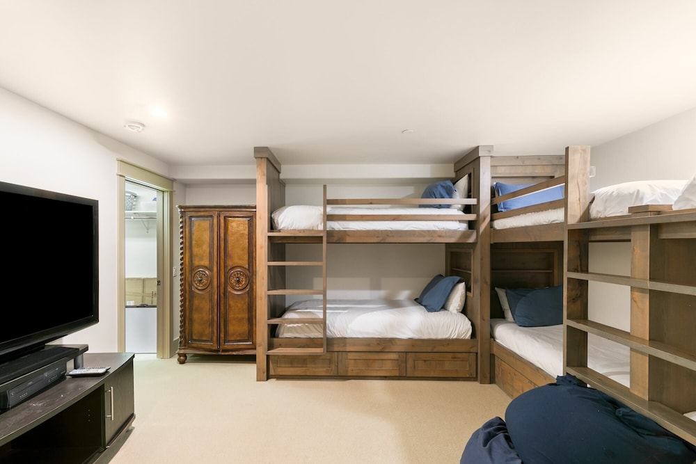 Diamondtooth Cottage by Avantstay Cottage in Historic Telluride w/ Ski Access Permit #:16096 view 4