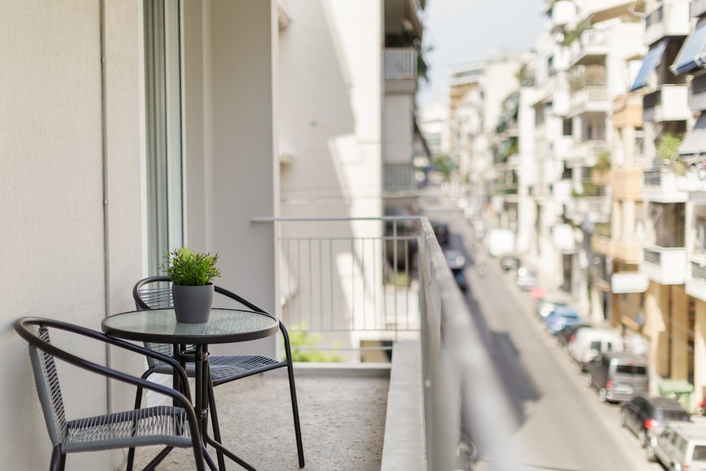 UPSTREET Urban 2BD Apartment in Koukaki