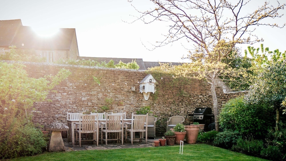 4Bed Thatched Cottage in Oxfordshire