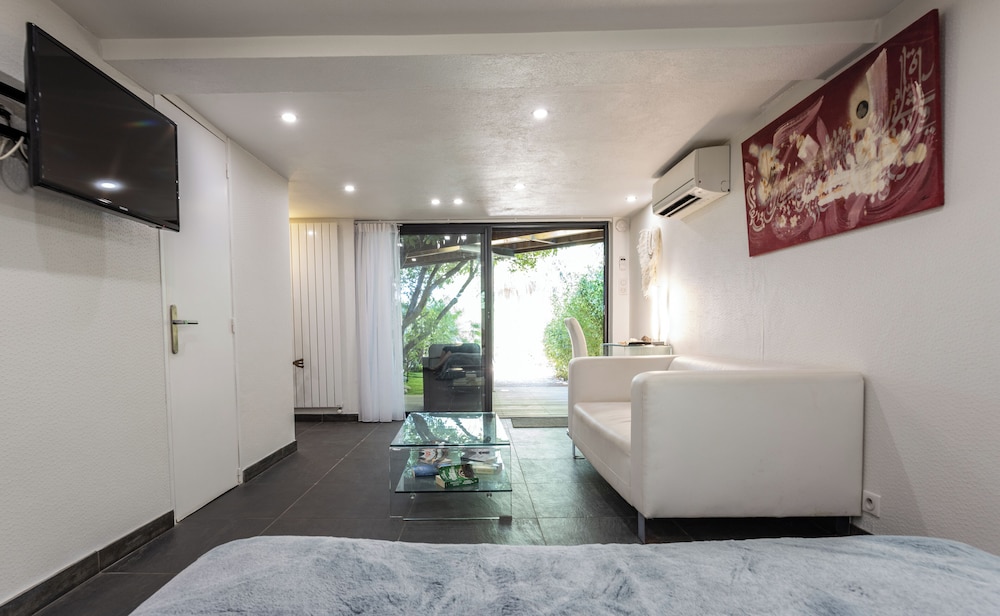 hotel room