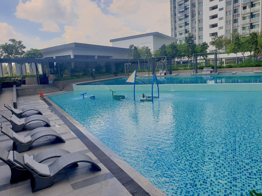SkyVilla D'island Puchong by BeeStay photo 2