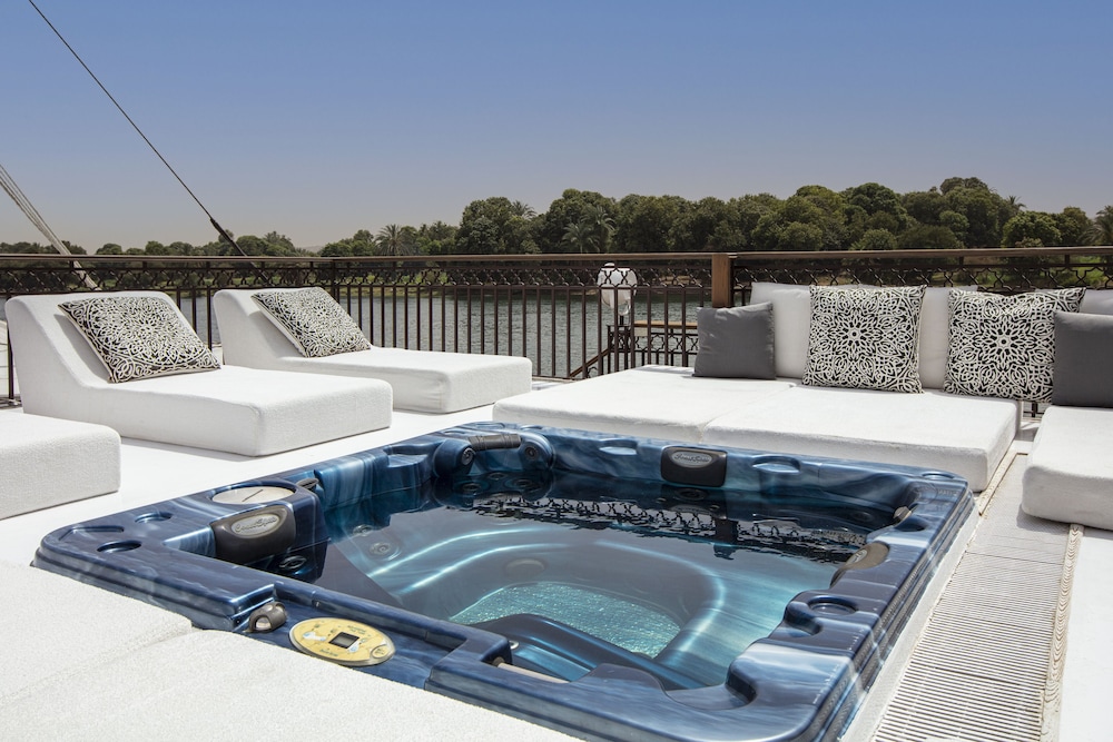 Pool & Wellness