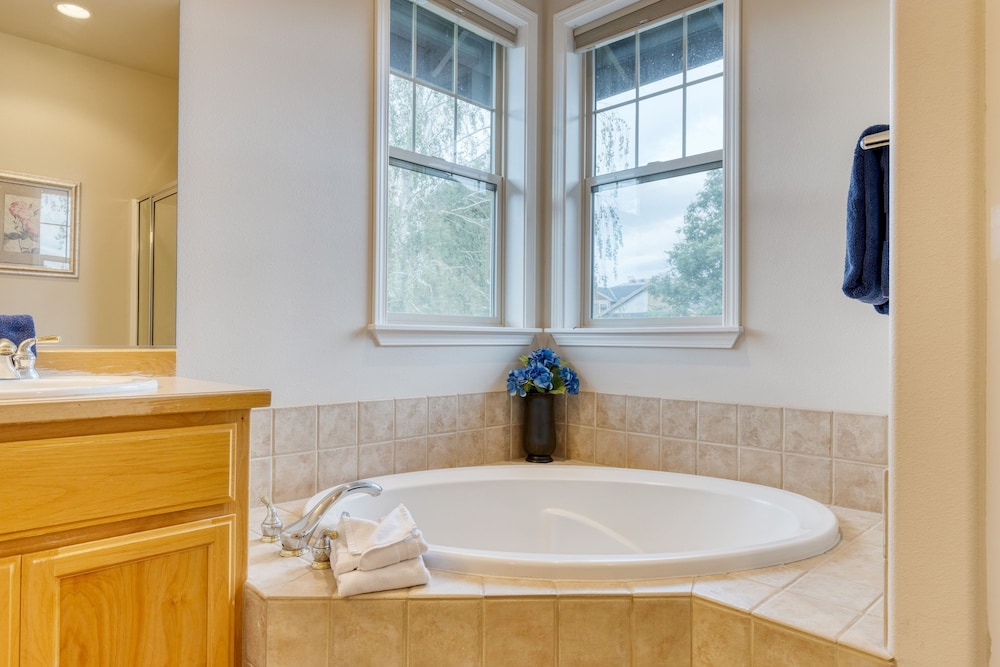 Forest Ridge Loop by Avantstay Hot Tub Private Community Amenities