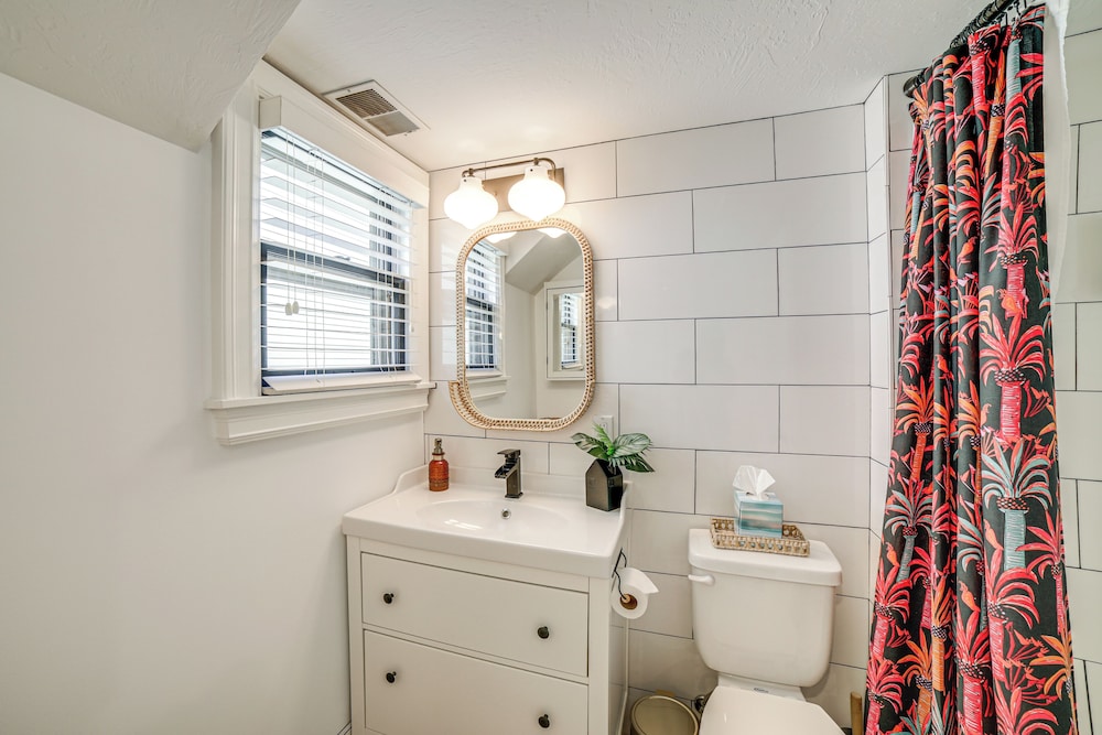 1 Mi to Dtwn Grand Rapids: Chic Condo w/ Balcony!