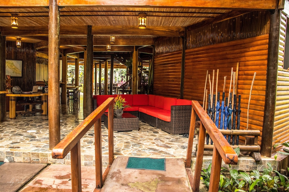Macaw Lodge