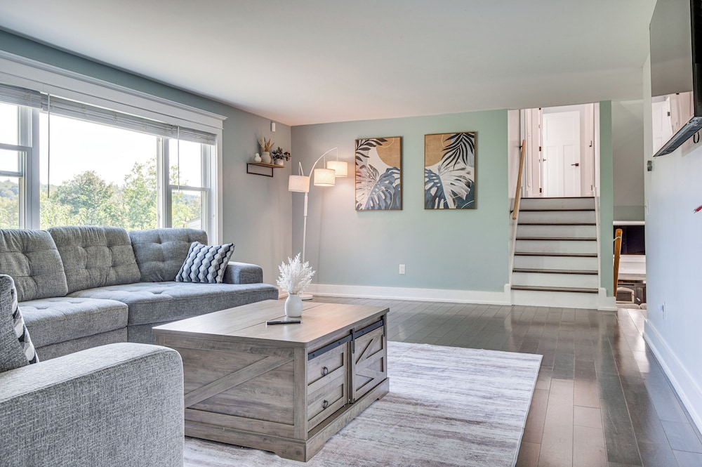 Golf, Hike & Explore: Family Home in Pembroke!