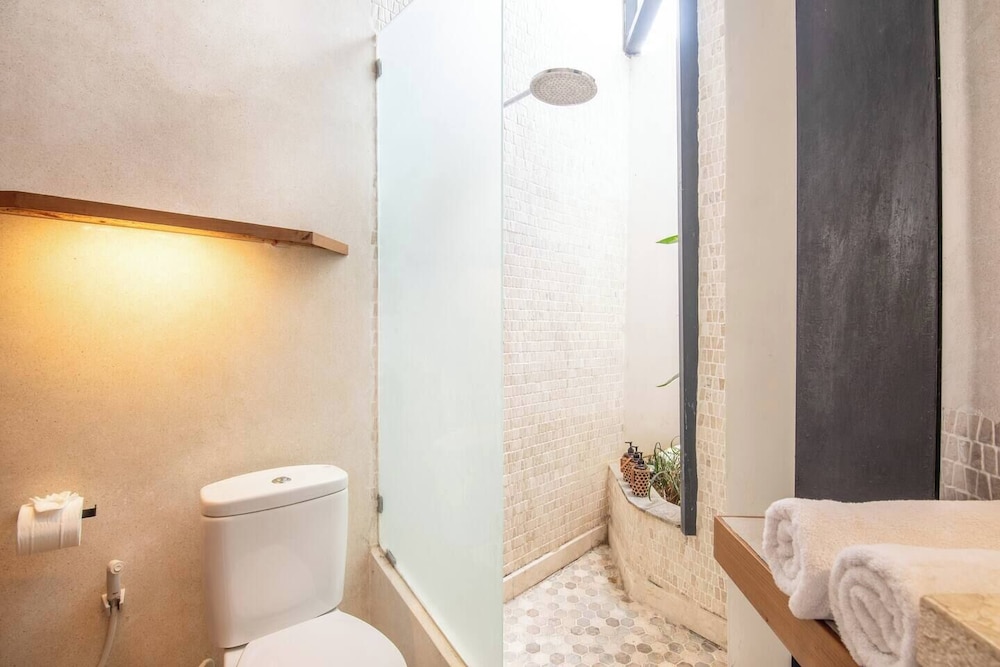 Exquisite 1-br Loft Art Deco Charm Shared Pool