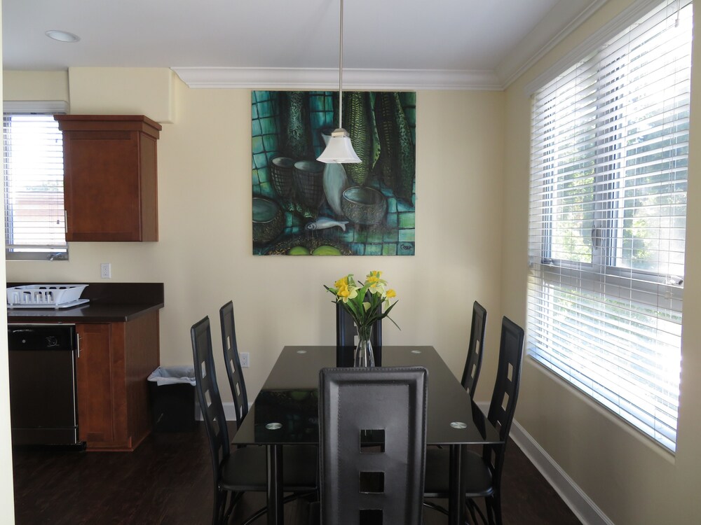 2 Bed 2 Bath in Studio City