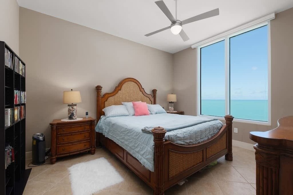 Stunning 17th Floor Spacex Direct Views Luxe 3 Bedroom Apts