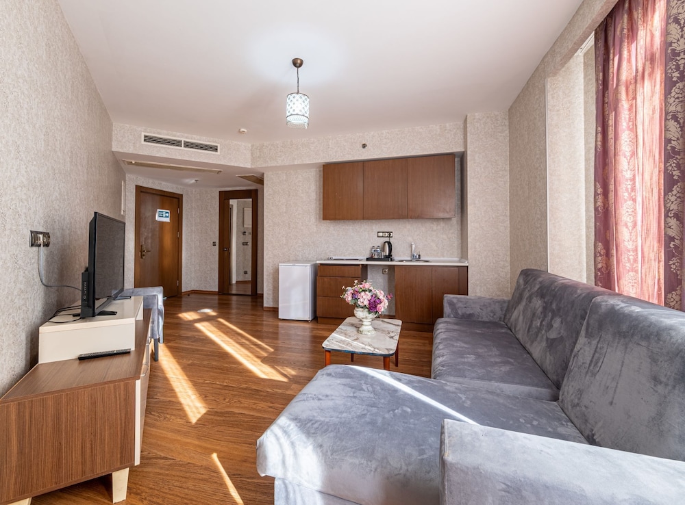 Elits Suits - Image 25