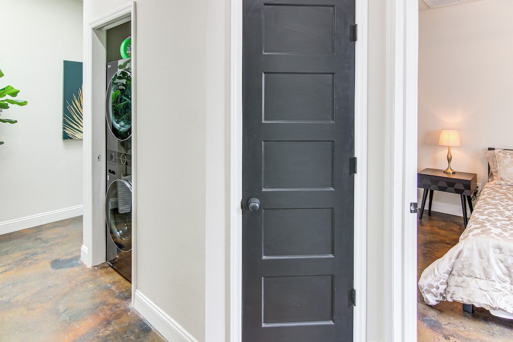 Modern Dtwn Condo w/ Balcony in Hendersonville