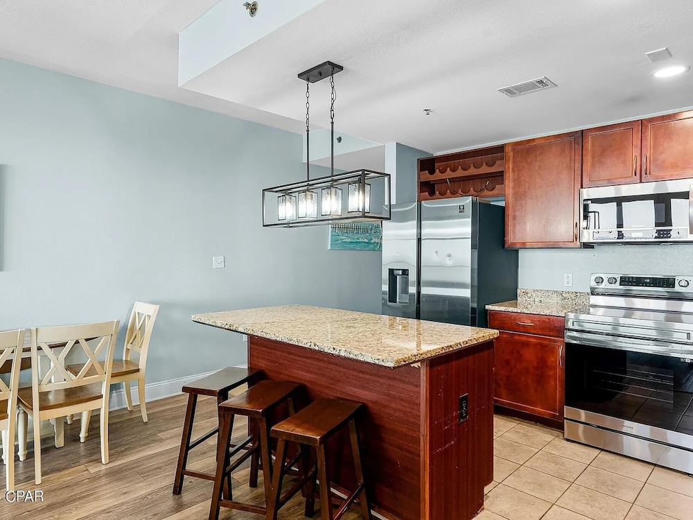 Laketown Wharf 1523