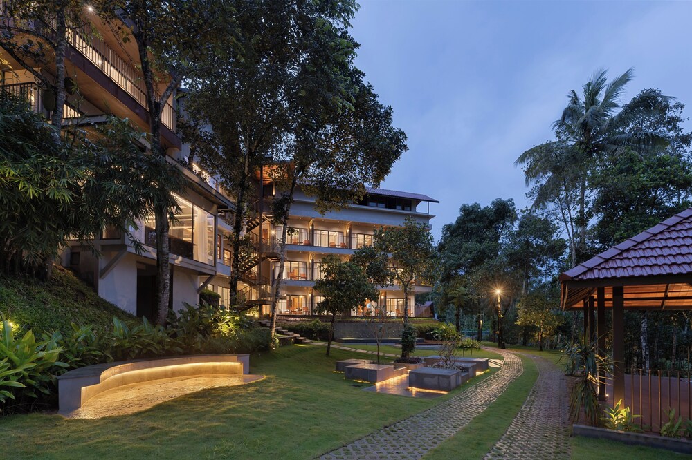 Sterling Lontano Waterfront Wayanad view 4