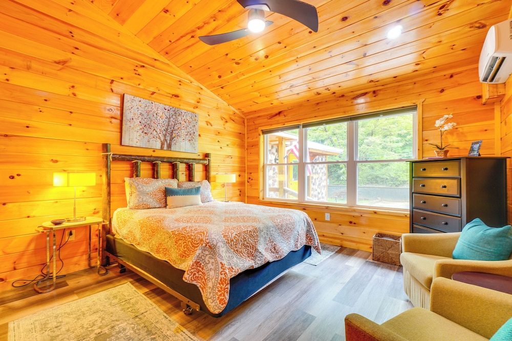 2 Mi to the Island in Pigeon Forge: Serene Escape