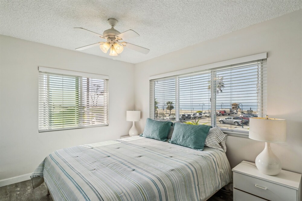 Beautiful 2 Bed Beach Condo #201 2 Bedroom Condo by Sunset Shores Condominiums