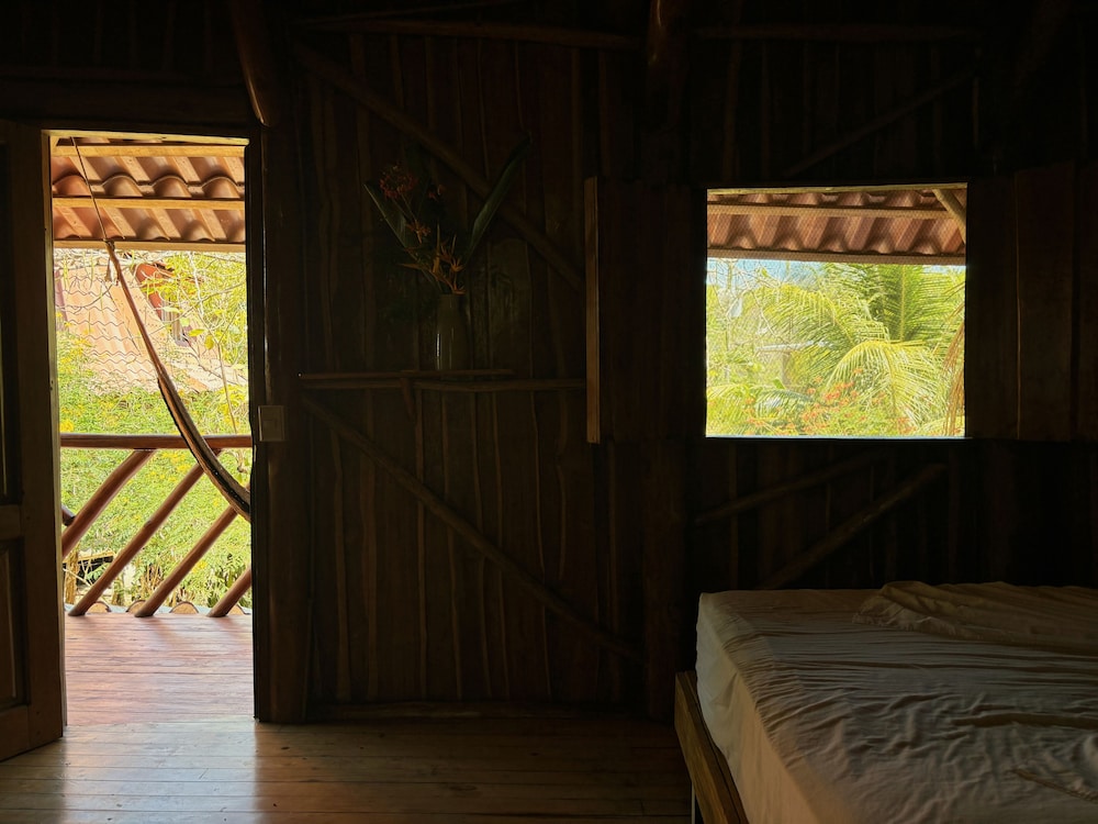 Don Jons Lodge -Surf & Yoga