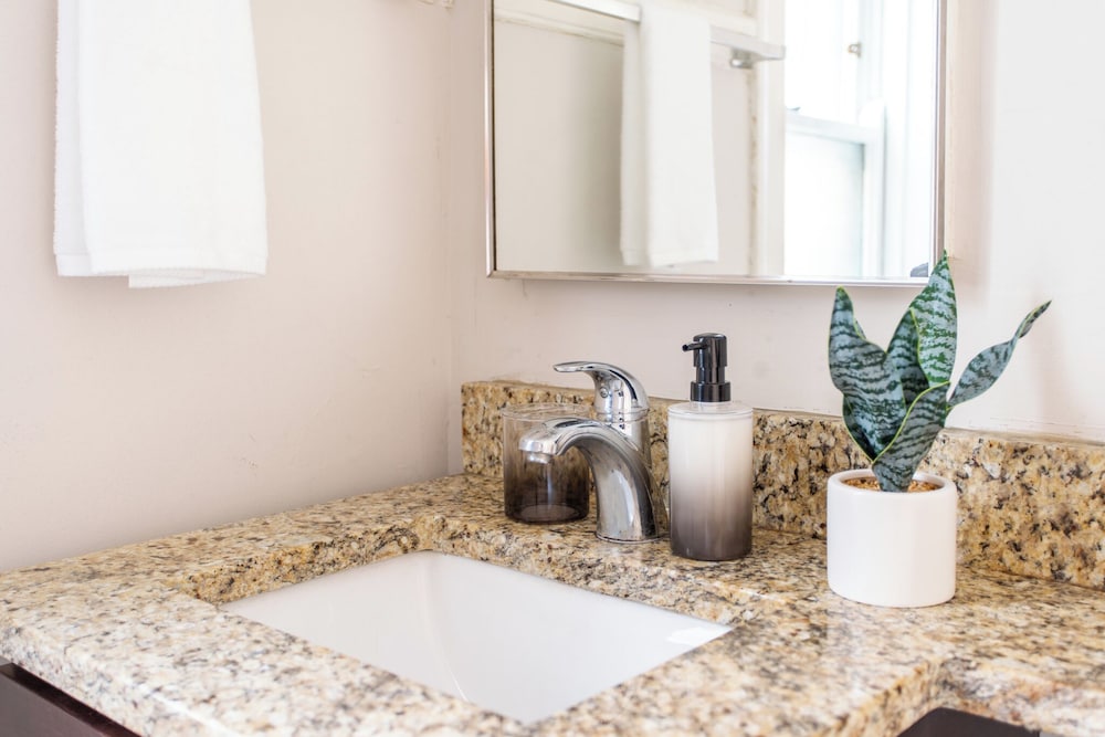 Nice 1BR Spot - Eastwood rep