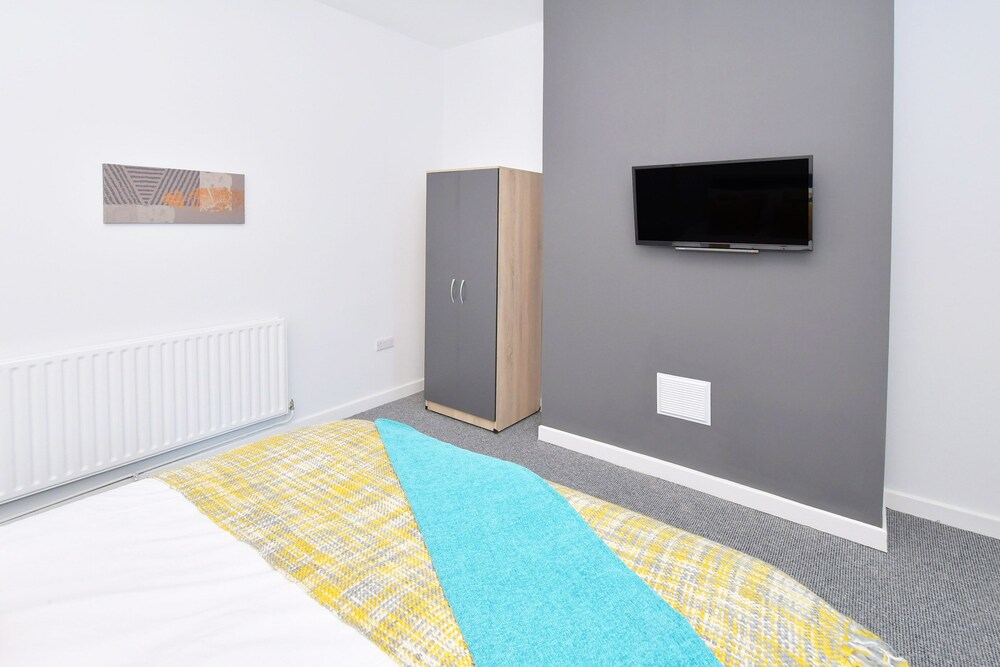 Townhouse @ 272 Walthall Street Crewe view 5