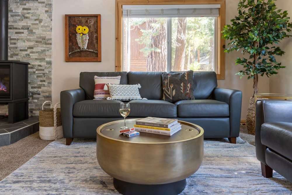 Sweet Pine by Avantstay Cozy Character Cottage in Tahoma