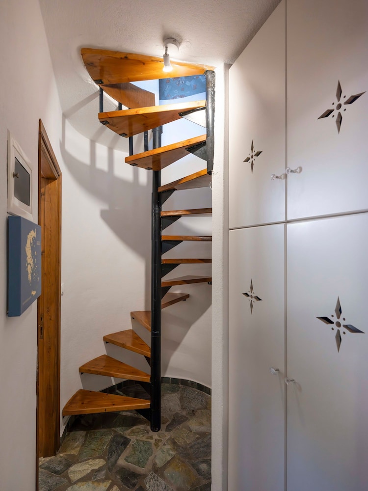 Elena s Traditional Dreamhouse