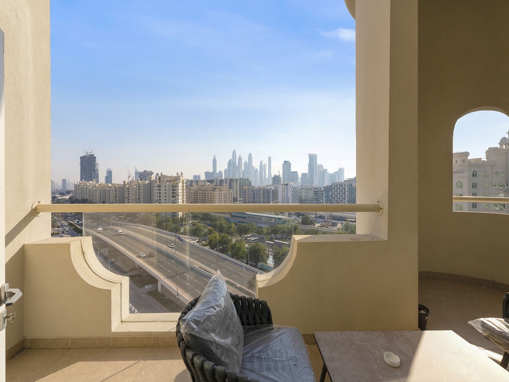 Short-stay at Al Haseer - 4 Beds Palm Holiday Apt