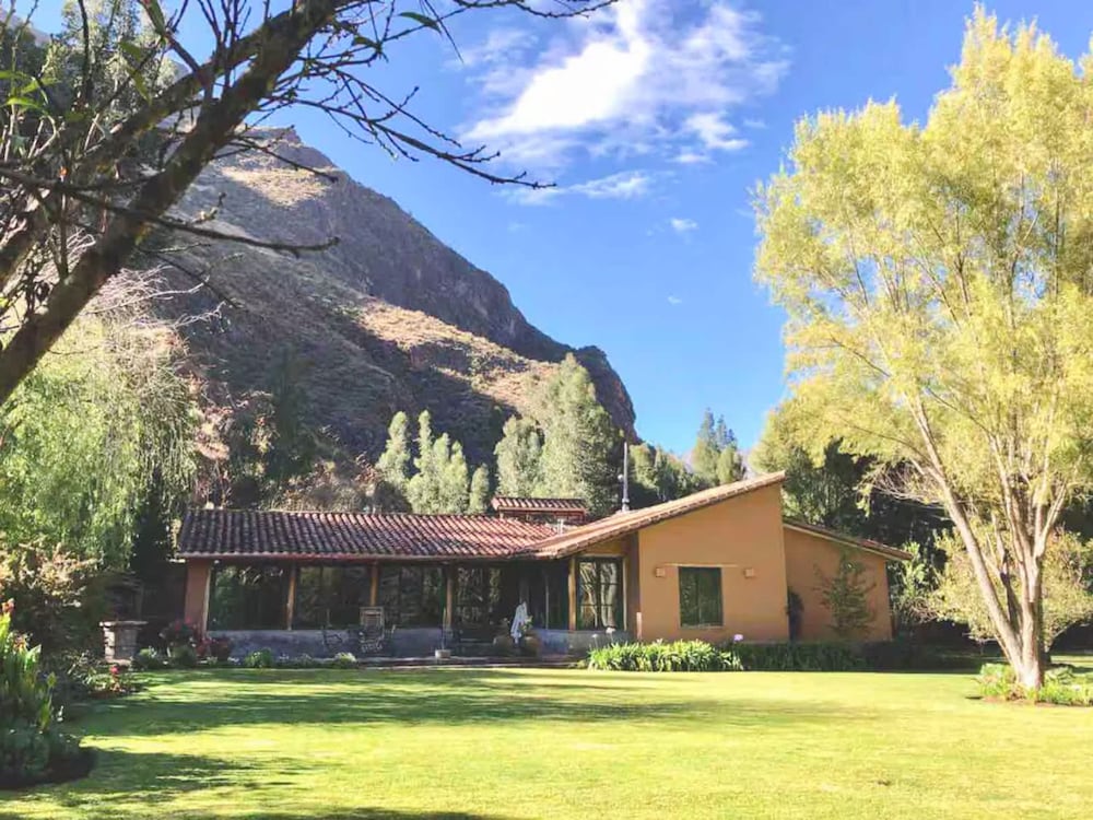 w Peaceful 4BR Villa With Nature View