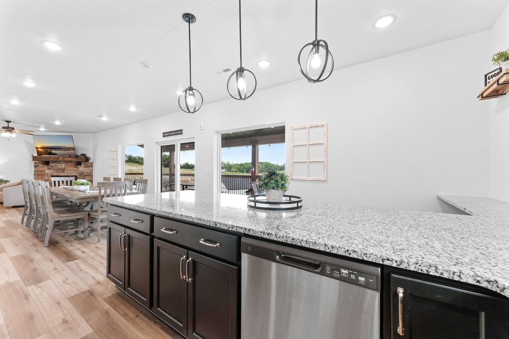 Cm132-6 -summer Breeze- Sleeps 17 6 Bedroom Home