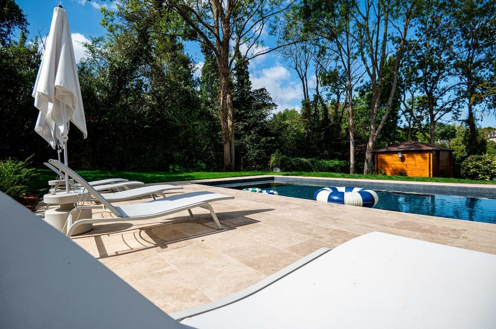 Villa des Reves Luxury in Villers Pool Jacuzzi Padel Court Close to Deauville