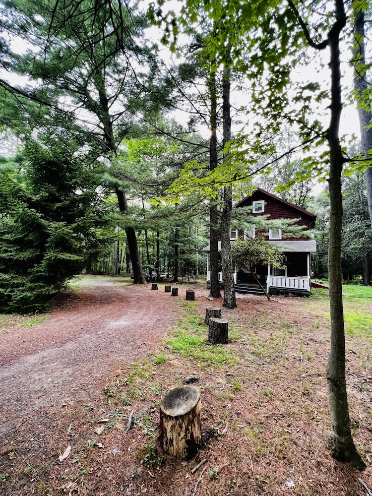Fernwood Cottage A Poconos Retreat view 5