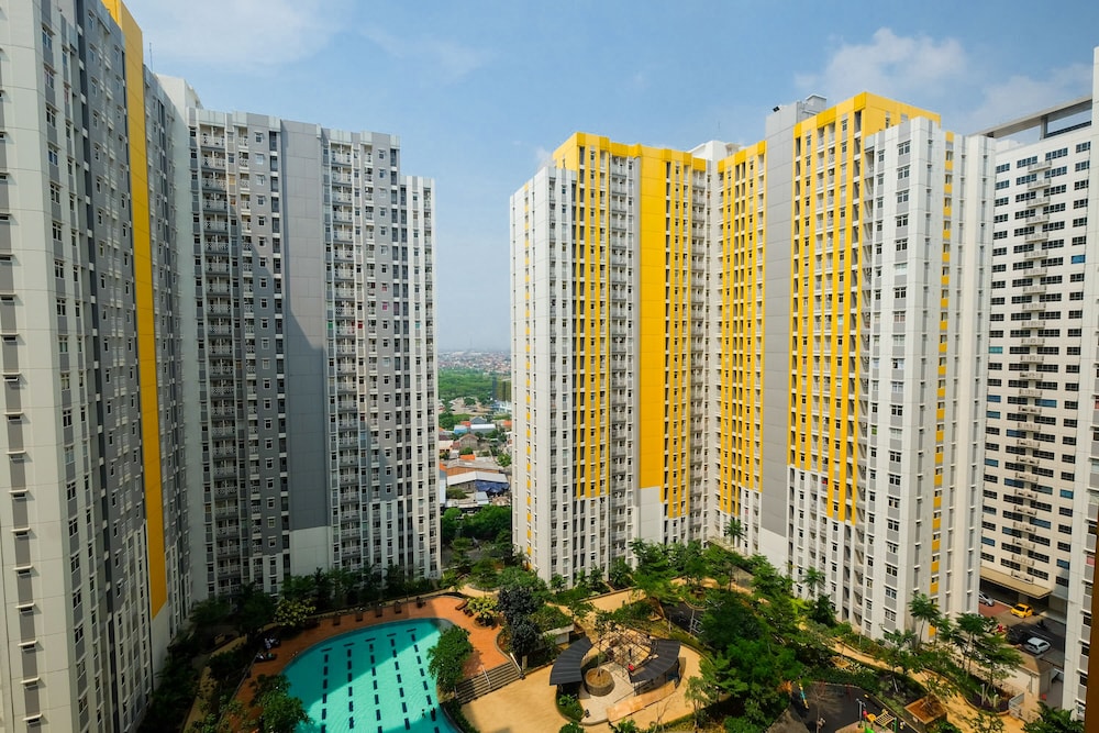 Deluxe Studio Apartment @ Springlake Summarecon view 4