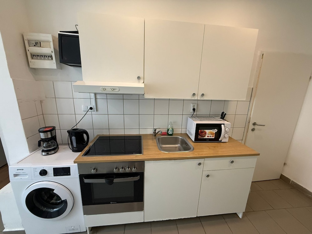 Stylish 2BR Apartment Westbahnhof Area