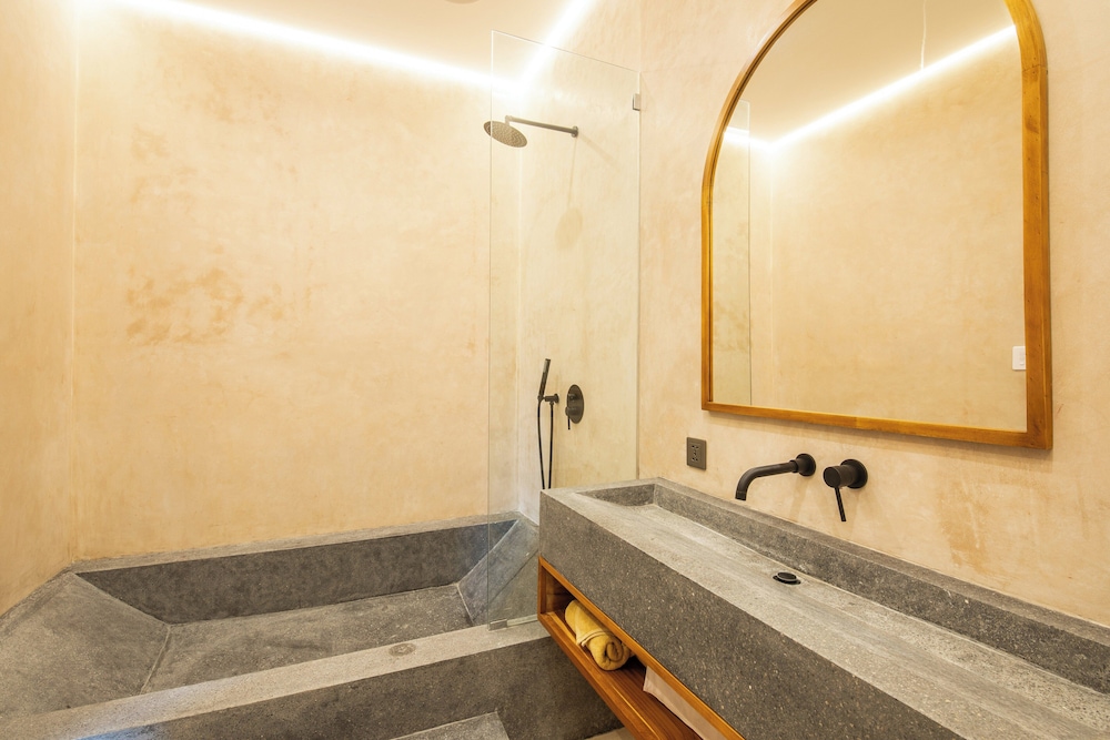 Sleek 2BR Villa, 5 Minutes to Bingin Beach
