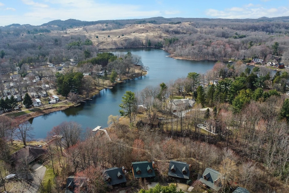 Timber Nest Goshorn Lake Dock, Pool, Town HOT Tub!