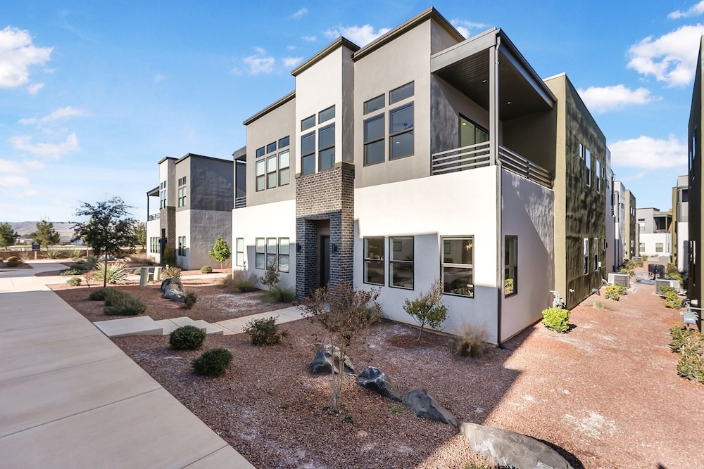 Villa #17 At Bloomington Country Club 4 Bedroom Townhouse