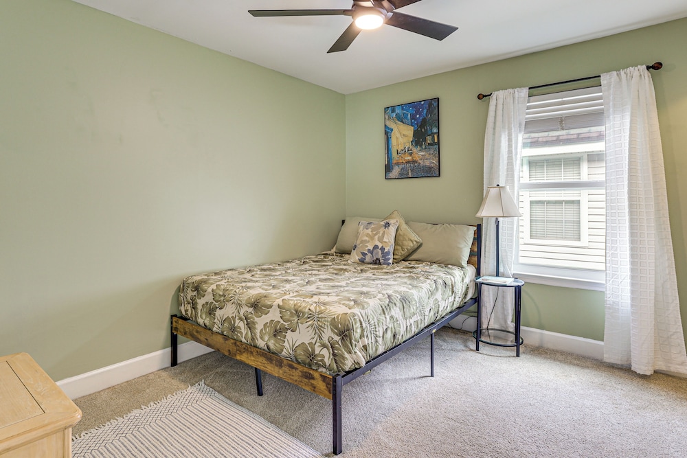 4 Mi to Beaches: St Simons Island Escape w/ Patio!