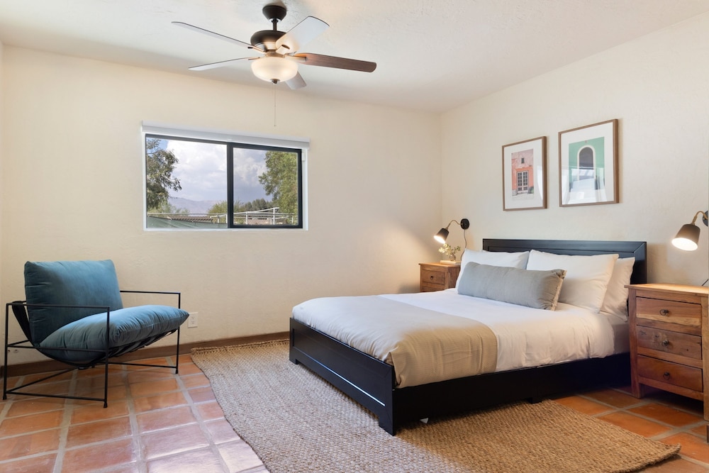 Starlight Estate by Avantstay 20 People Architectual Mansion w Pool Tennis Court Game Room