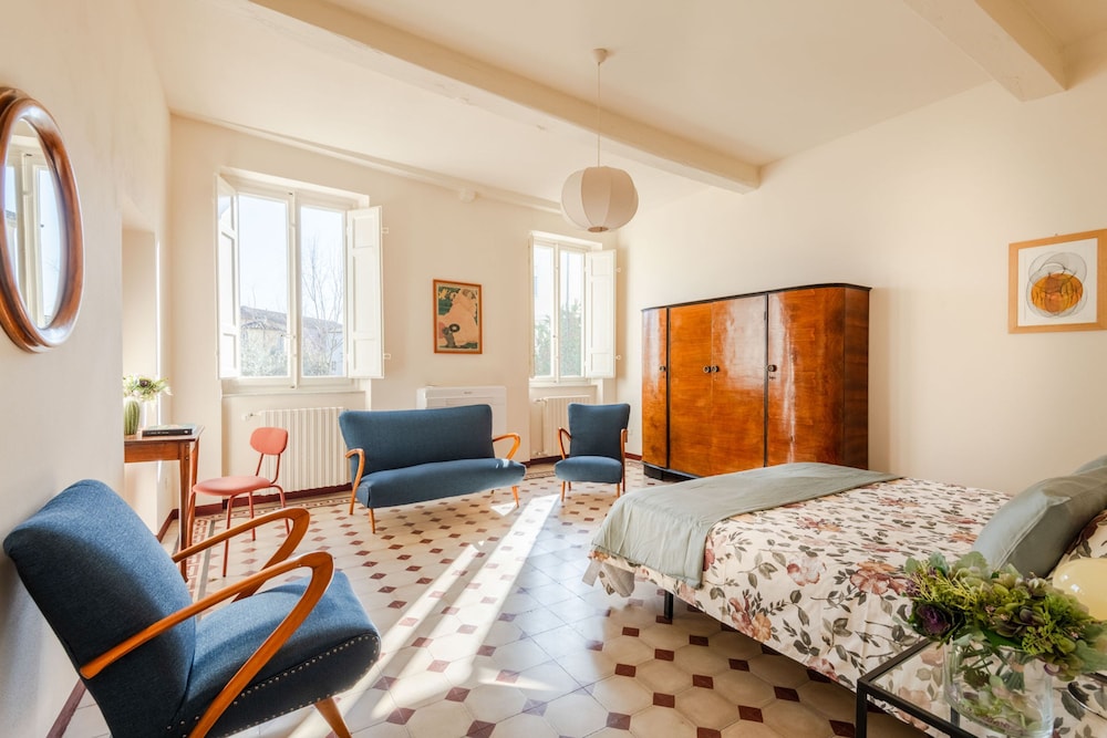 Casa Dante in Lucca With 3 Bedrooms and 2 Bathrooms