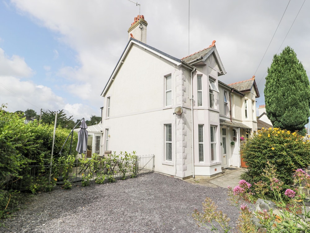 24 Cadnant Park
