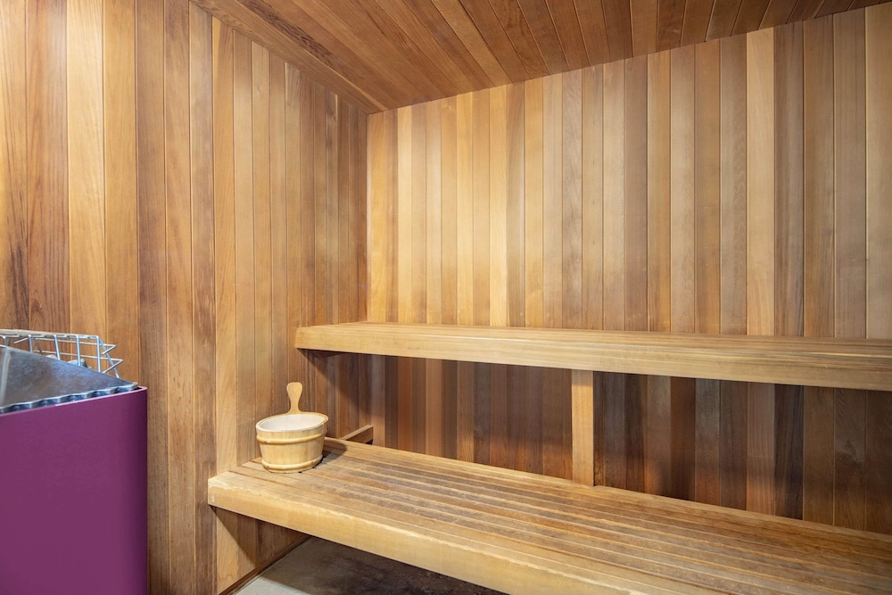 Laurel Vacations - Baymont by Wyndham Laurel - Property Image 8