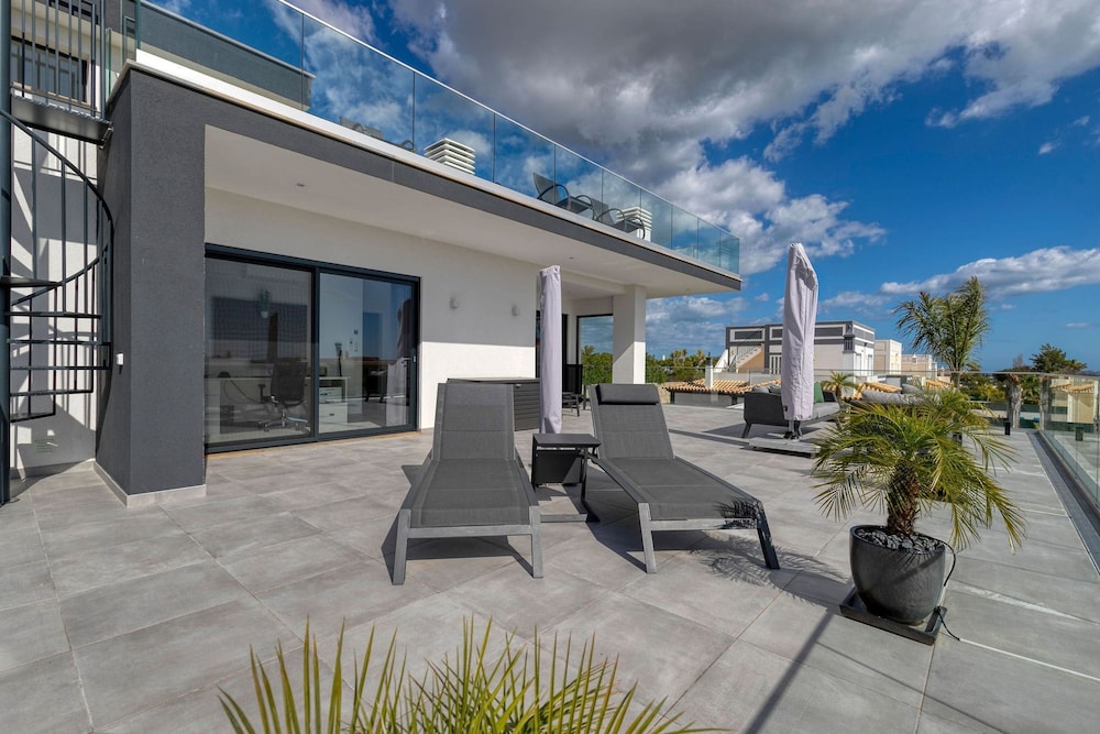 Manatee Modern Luxurious Villa